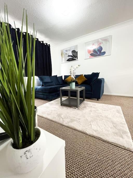 3 Bedroom House With Free Parking Chatham  Zewnętrze zdjęcie